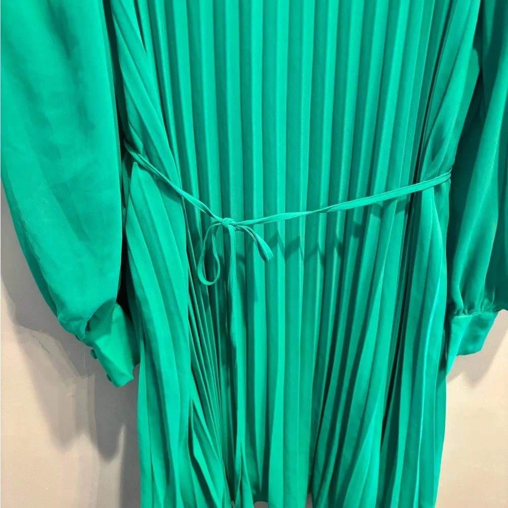 Torrid Vibrant Green Long Sleeve Dress Easter spring pleated midi size 12 - Picture 11 of 16